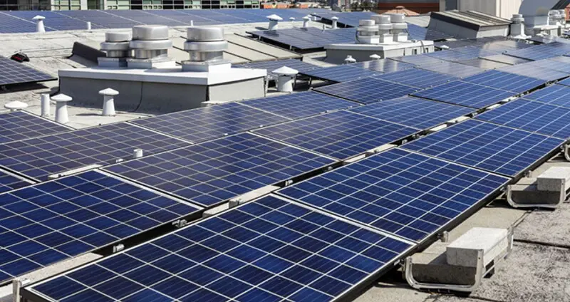 Solar panels on top of cleanroom facility